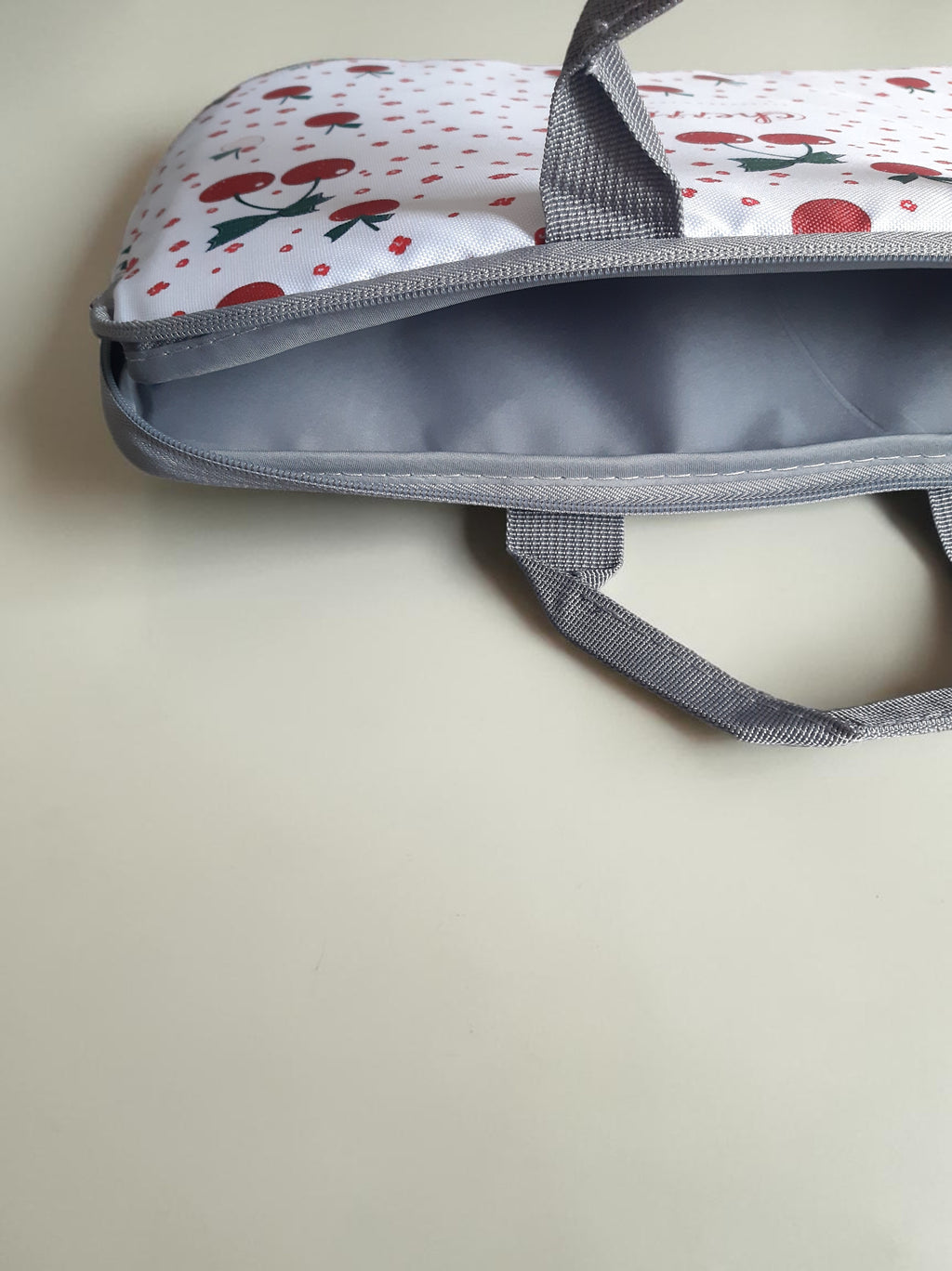 Housse ordinateur cerises 17"