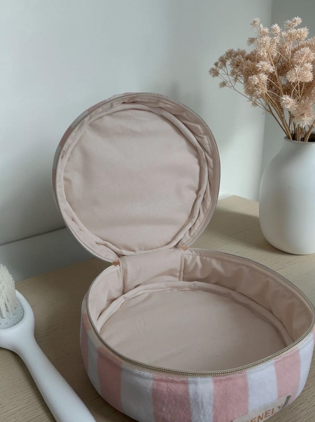 Vanity rond aux rayures roses et blanches